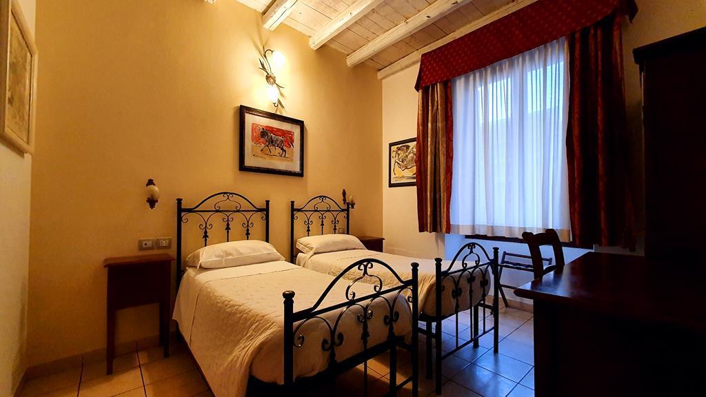 Cagliari Novecento Hotel ภายนอก รูปภาพ