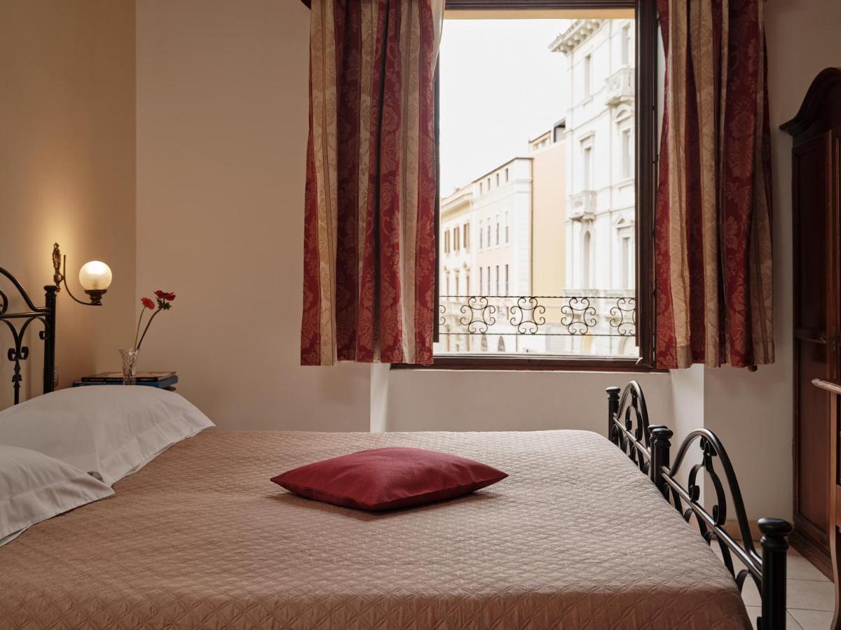 Cagliari Novecento Hotel ภายนอก รูปภาพ