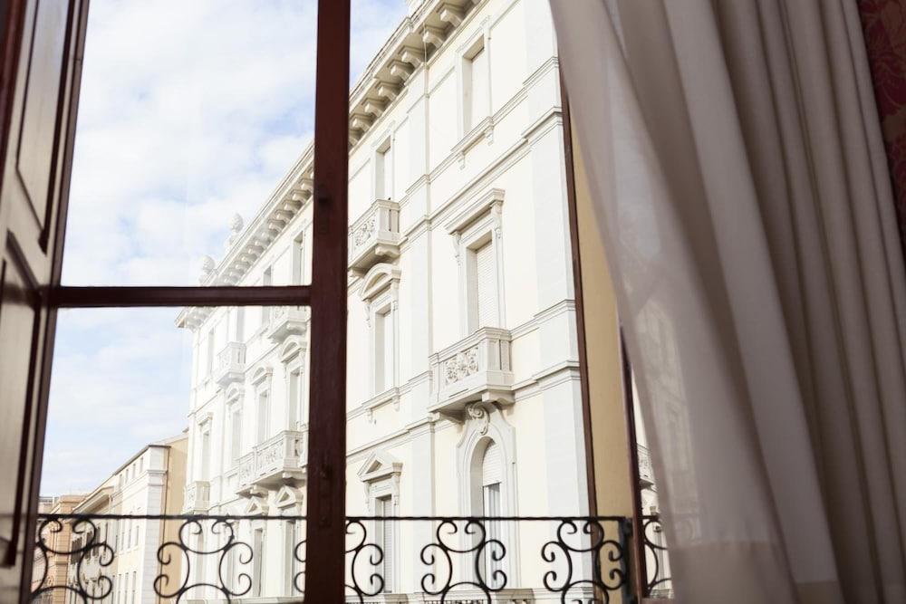 Cagliari Novecento Hotel ภายนอก รูปภาพ